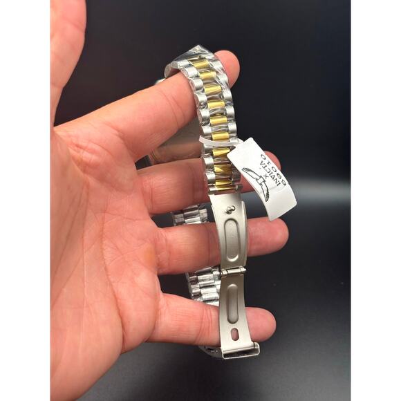 Invicta 69010 Mens Two-Tone Stainless Steel Watch Silver Dial NIBWT - Picture 15 of 17